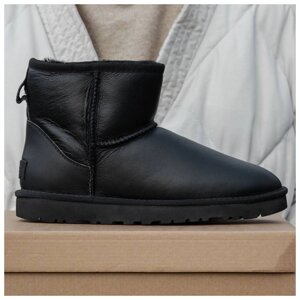 Чоловічі / жіночі зимові UGG Classic Mini Black Leather, унісекс чорні шкіряні уггі класик міні черевики угі