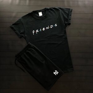 Чоловік річний комплект чорна футболка з принтом "Friends" і чорні шорти з принтом "NYC"