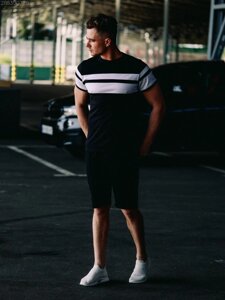 Чоловік річний комплект чорна в білу смужку футболка + чорні шорти