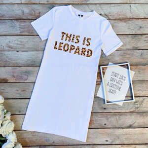 Універсальне біле плаття-футболка з принтом "This is leopard"