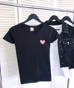 Жіноча чорна футболка з принтом "Heart"