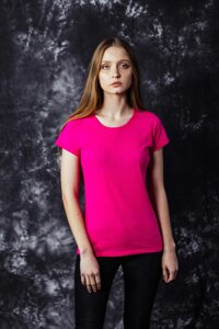 Жіноча рожева приталена футболка