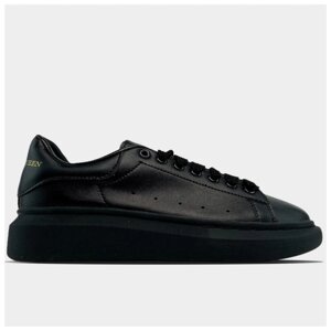 Жіночі кросівки Alexander McQueen Triple Black, чорні шкіряні кросівки олександр маккуин