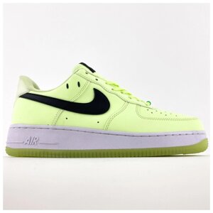 Жіночі кросівки Nike Air Force 1 '07 LX Низьке сяйво в темних, зелені кросівки Nike Air Fores 1 07 салат