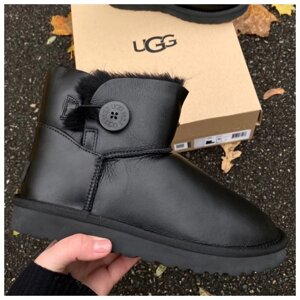 Жіноча зима Ugg Classic Mini Чорна шкіряна кнопка Чорна шкіра UGGS Класичні міні -жіночі чоботи UGI