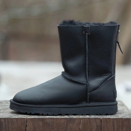 Жіночі зимові UGG Classic Short II ZIP Boot Black Leather, теплі чорні шкіряні уггі класик шорт блискавка уги