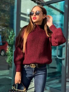 Жіночий бордовий об'ємний светр великої в'язки