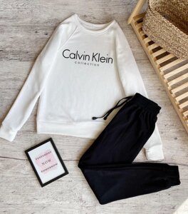 Жіночий костюм білий реглан з принтом "Calvin Klein" та чорні штани