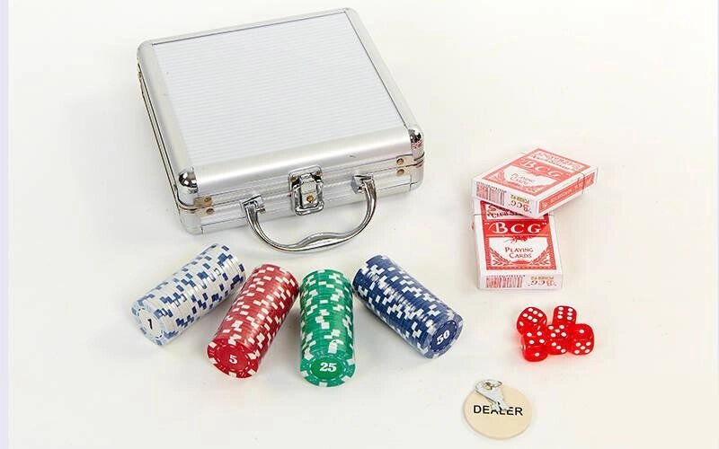 Набір для покеру в алюмінієвому кейсі IG-2470 на 100 фішок номіналом (2 кол. карт, 5 куб) від компанії Спортивний інтернет - магазин "One Sport" - фото 1