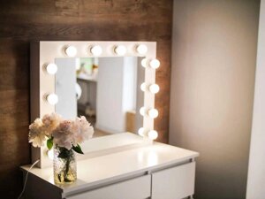 Столик для макіяжу Туалетний столик Трюмо з дзеркалом у спальню