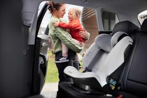 Автокрісло MAXI-COSI RodiFix Pro i-Size Дітям від 4 до 12 з Isofix