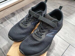 Кросівки New Balance. розмір 39