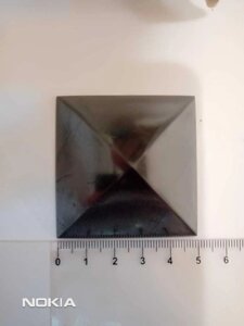Піраміди полірований із Шунгіту Золотого перерізу 4*4 см. 5*5 см ,9см*9см