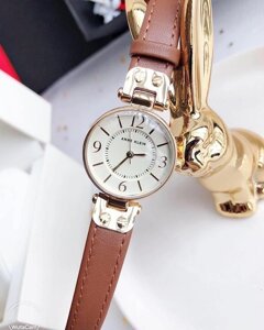 Жіночий годинник Anne Klein виготовлений в елегантному класичному стилі