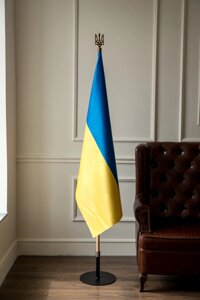 1 шт Набір для одного прапора, тримач для підлоги, атласний прапор України двосторонній, держак 2 м, наконечник Тризуб