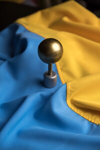 1 шт Навершя на прапор України ЄС США у вигляді кулі 100 мм х 60 мм, золотистий Код/Артикул 196 03-005