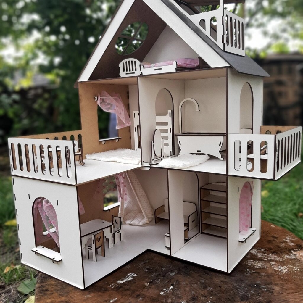 Дерев'яний триповерховий ляльковий будиночок для ляльок з двома терасами та меблями, 5 кімнат, з фанери Код/Артикул 52 від компанії greencard - фото 1