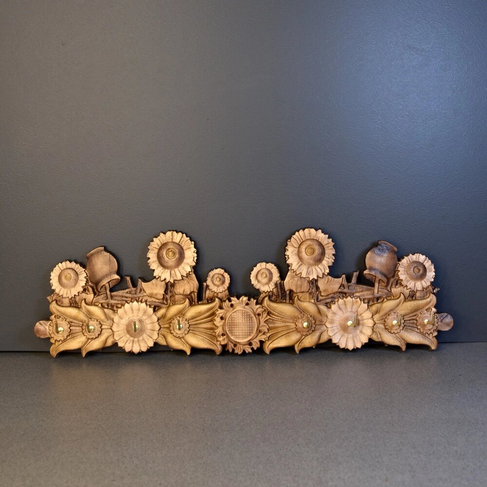 Ключниця дерев'яна різьблена ''Соняшники'' Розмір 9 х 30 см. Код/Артикул 142 408 від компанії greencard - фото 1