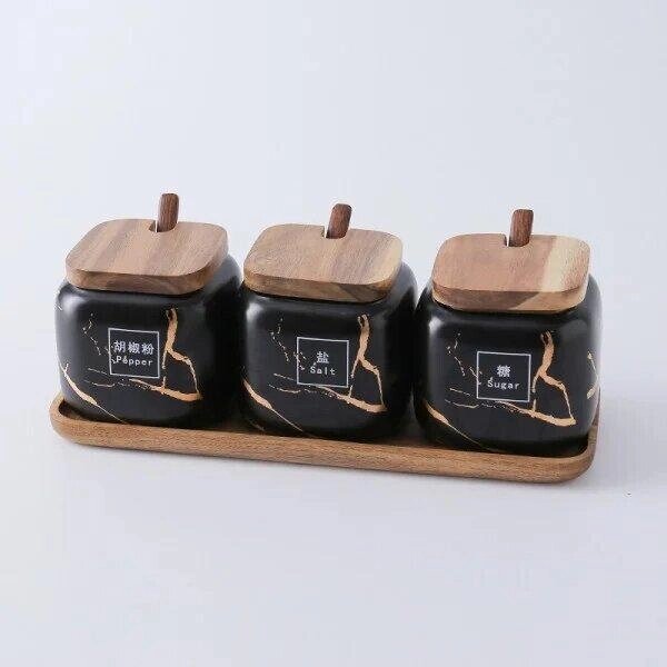 Набір керамічних банок для приправ на дерев'яній підставці чорний Код/Артикул 5 0330-3 від компанії greencard - фото 1