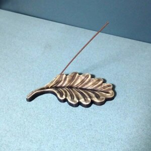 Підставка для ароматичних паличок Лист дуба дерев'яна, різьблена 10 х 21 см. Код/Артикул 142 320-2