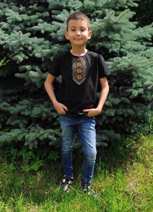 Дитяча футболка патріотична з вишивкою Фраєр на чорному, футболка вишивка, футболка вишиванка, футболка з вишиванкою