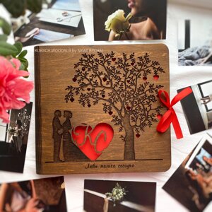 Дерев'яний фотоальбом з вашими написами (ініціалами) - подарунок на річницю, весільний подарунок друзям, близьким