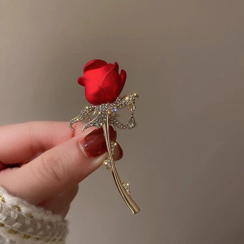 Жіноча брошка "Троянда" із кристалами-стразами від компанії greencard - фото 1