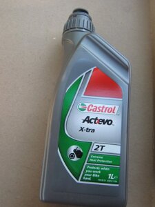 Моторне масло напівсинтетичні Castrol Act Evo 2T для 2-х тактних двигунів