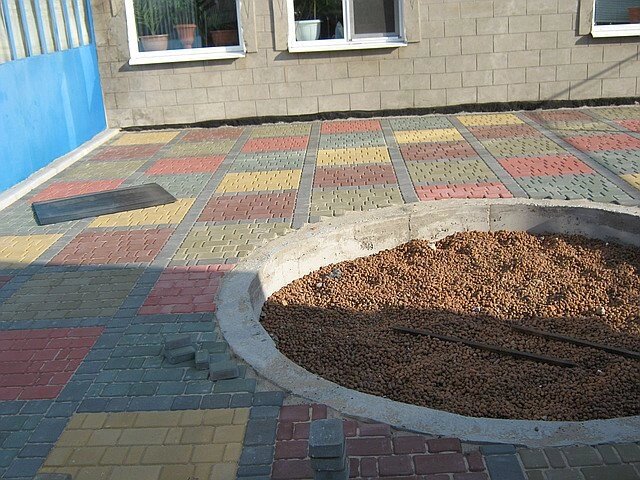 Укладання тротуарної плитки в Запоріжжі від компанії ПП Скринніков - фото 1