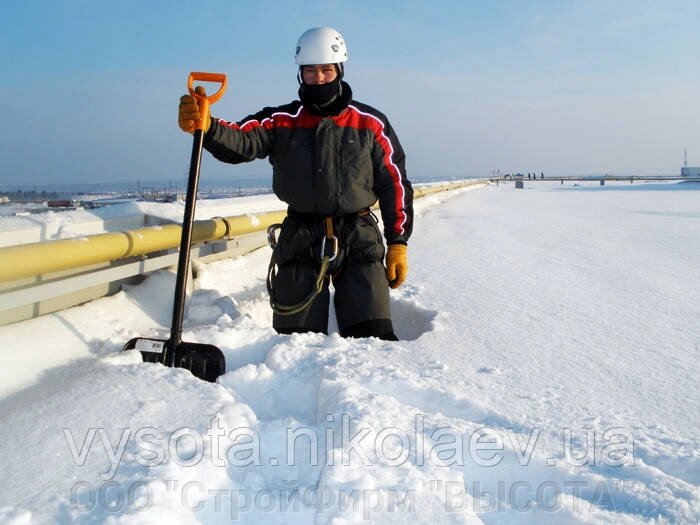 Очищення дахів від снігу, бурульок від компанії ТОВ "будфірми" ВИСОТА " - фото 1