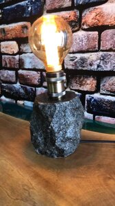 Кам'яна настільна лампа з граніту