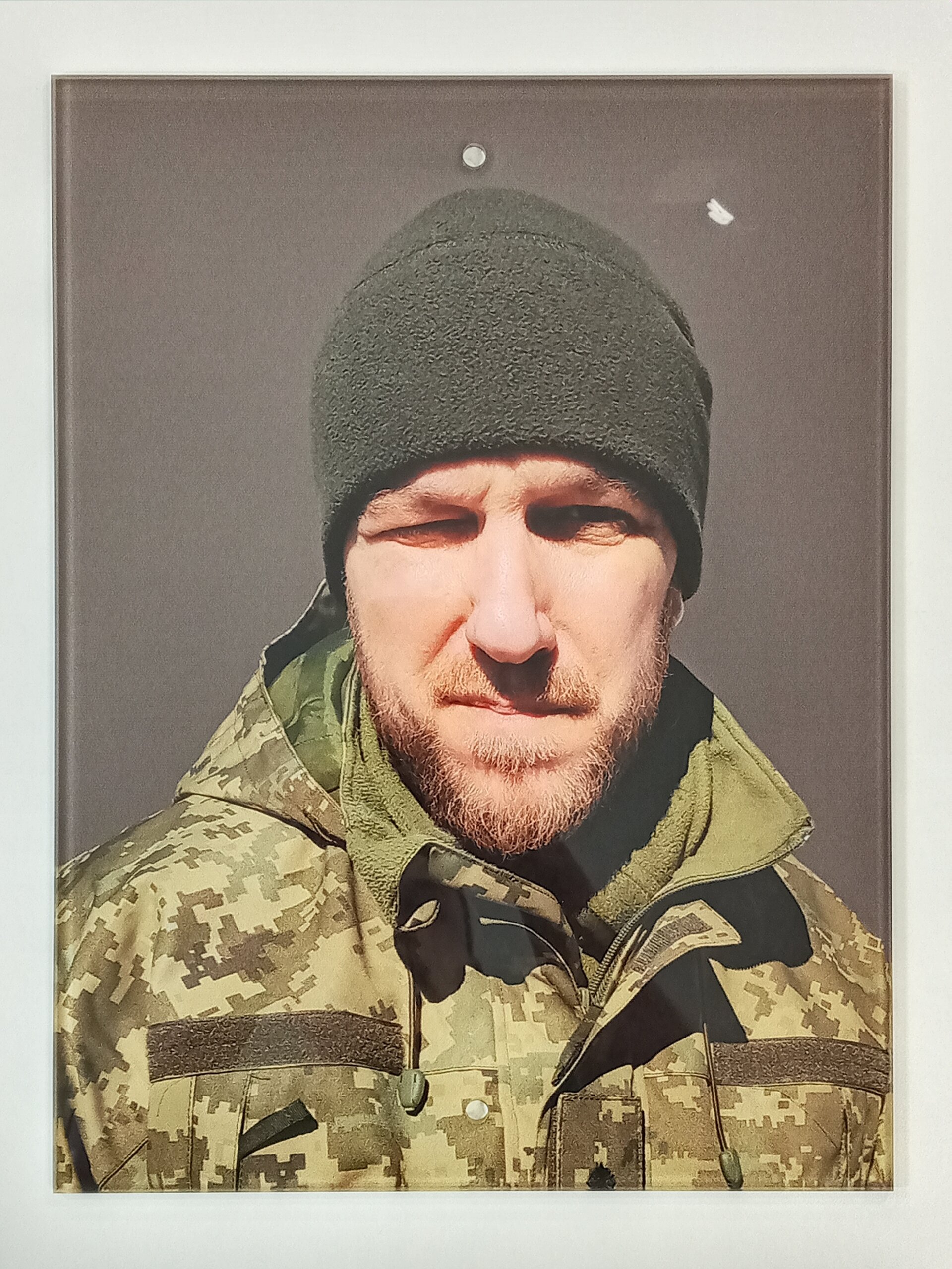 Vremennoye-foto-v-stekle-na-mogil'nyy-krest-voyennomu