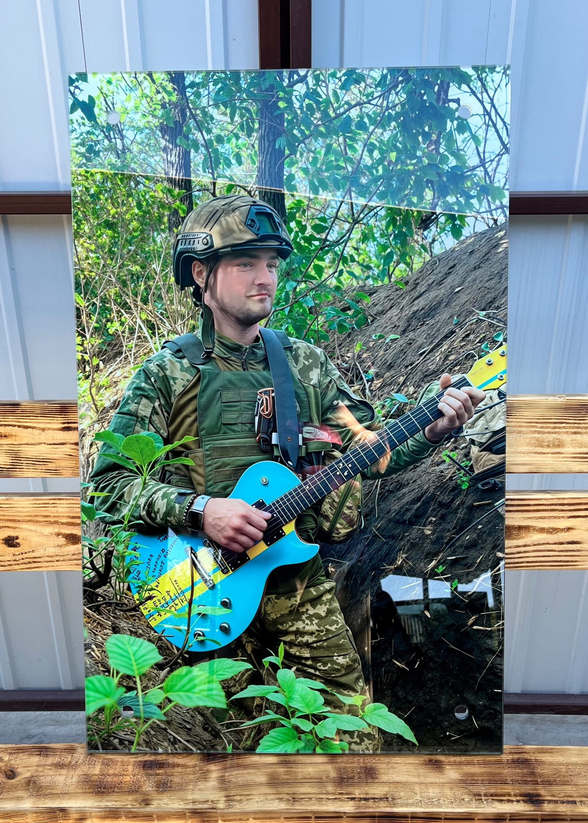 Фото-Триплекс-на-пам'ятник-загиблому-воїну