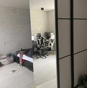 Дзеркало інтер'єрне на стіну