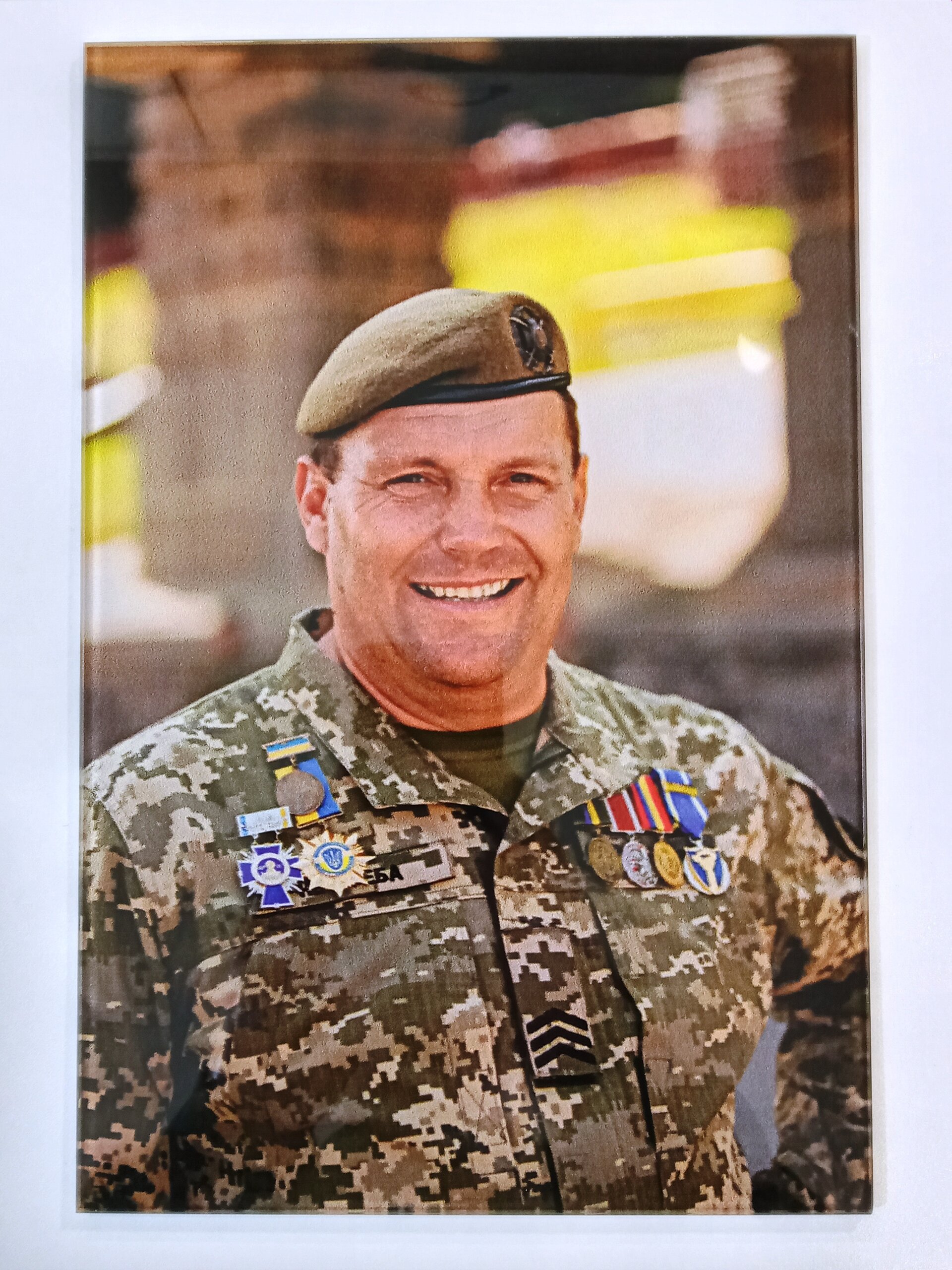 Portret-na-pamyatnik-na-stekle-dlya-voyennosluzhashchego
