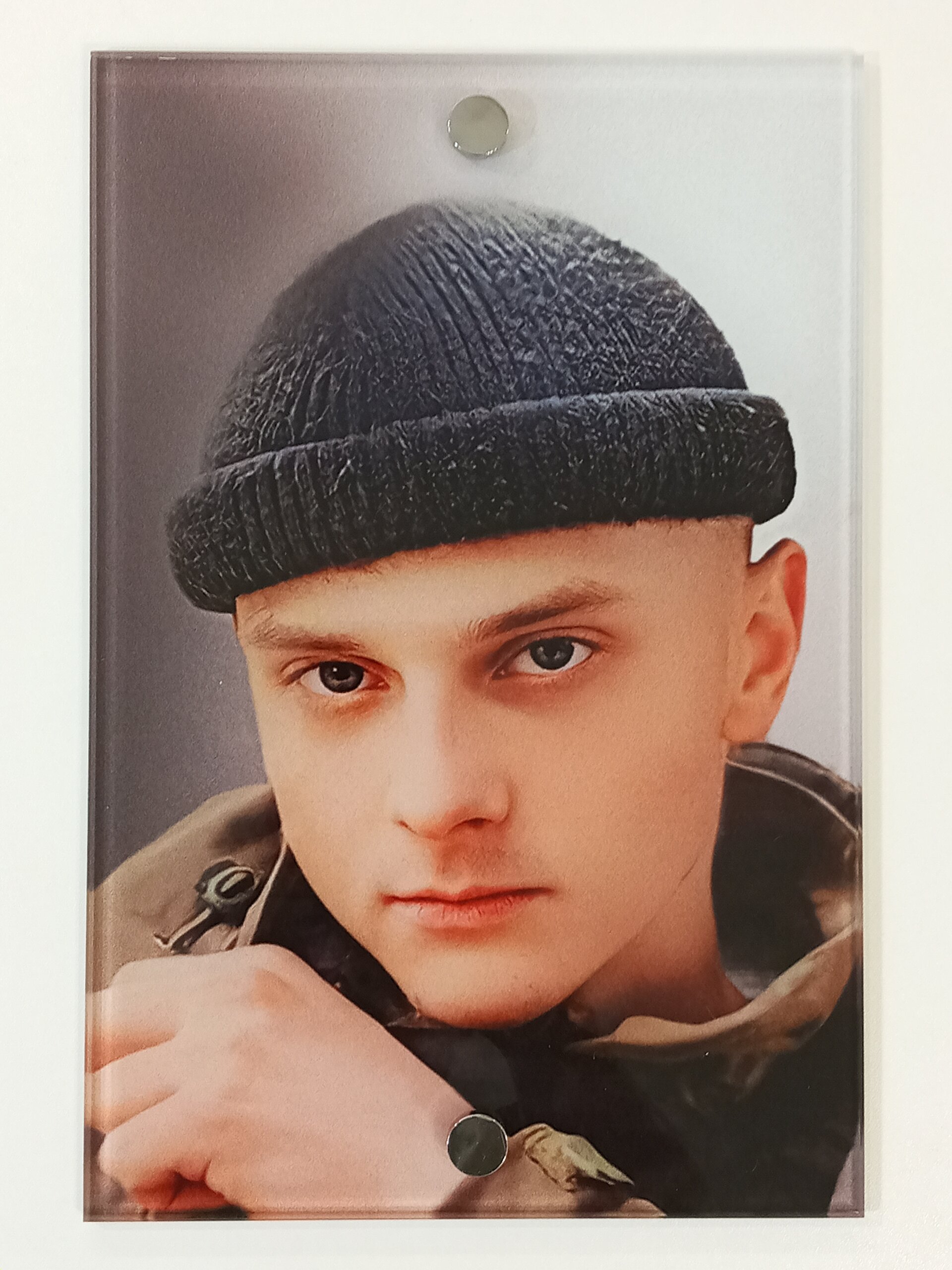 Foto-na-krest-na-kladbishche-Portret-v-stekle-s-krepleniyami