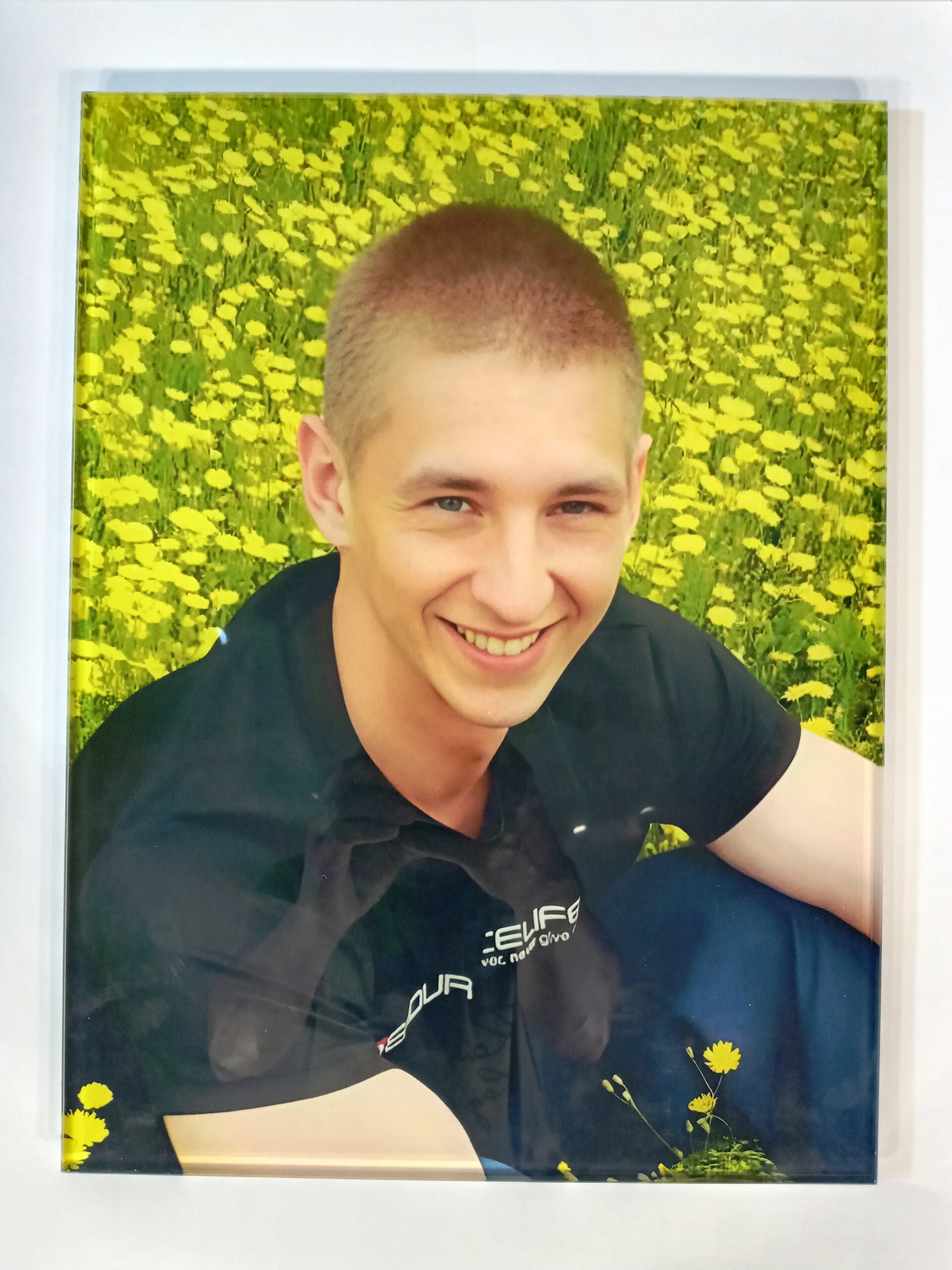 tripleks-portret-vnutri-zakalennogo-stekla-na-pamyatnik