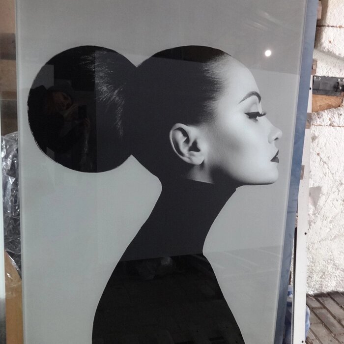 Скляне панно / Картина Дівчина в профіль від компанії Аквамарин - фото 1
