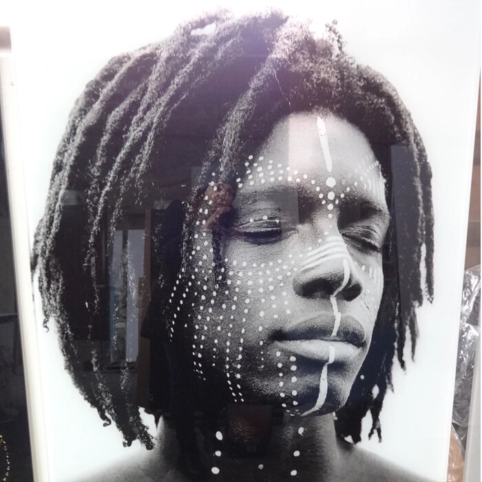 Скляне панно / Картина Молодий африканець від компанії Аквамарин - фото 1