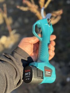 Акумуляторний секатор Makita Dup 265