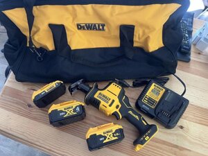 Пила шабельна акумуляторна DeWALT DCS369N