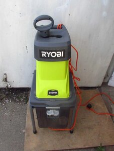 Садовий подрібнювач, дробилка Ryobi RSH2545B 2500 Вт. (з Англії)