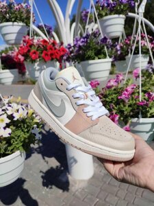 Жіночі кросівки Nike Air Jordan 1 low Beige/Light Brown 40