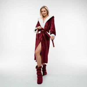 Жіночий махровий халат довгий на запах з поясом і вушками зайчика і чобітками колір бордо з молочної обробкою