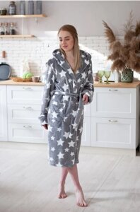 Жіночий махровий халат з капюшоном на запах довгий сірий з зірками
