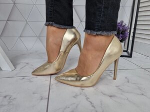 Човники туфлі на шпильці золотого кольору розмір 36 23,5 см