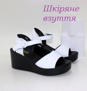 Босоніжки Білі шкіряні на чорній комфортній танкетці 37 - 39 . 41 в Київській області від компанії shop-shap