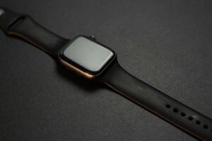 Apple Watch Series 5 GPS, 44mm Space Grey