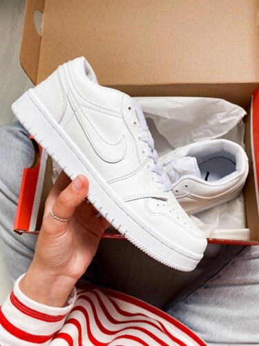 All white hot sale low top jordans