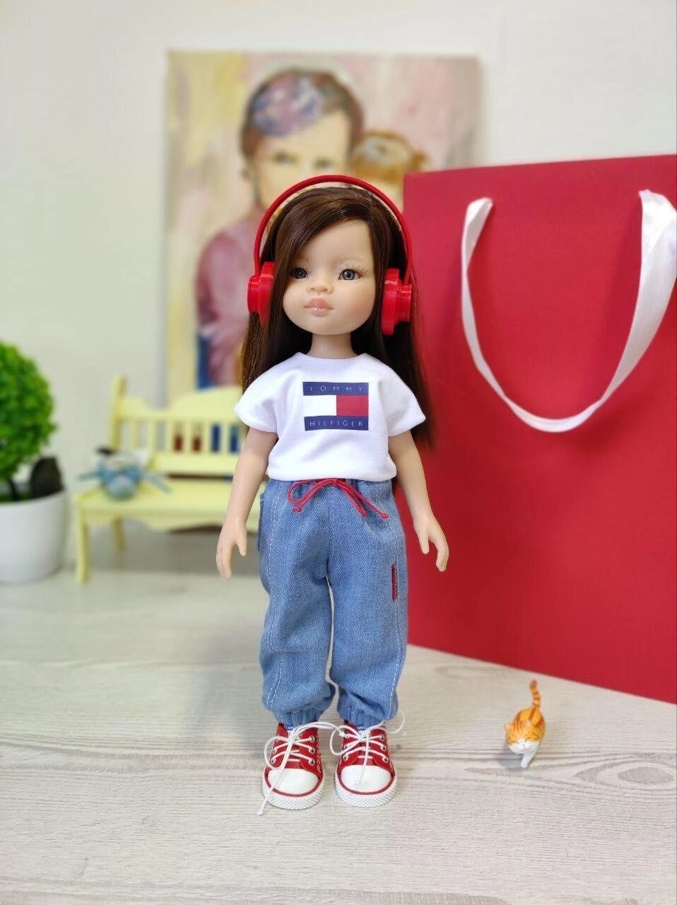 Лялька Mali Paola Reina в стильному аутфіті з навушниками, 32 см 14766 від компанії K V I T K A - фото 1
